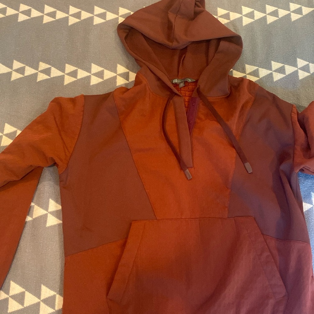Size small title 9 fleece pullover